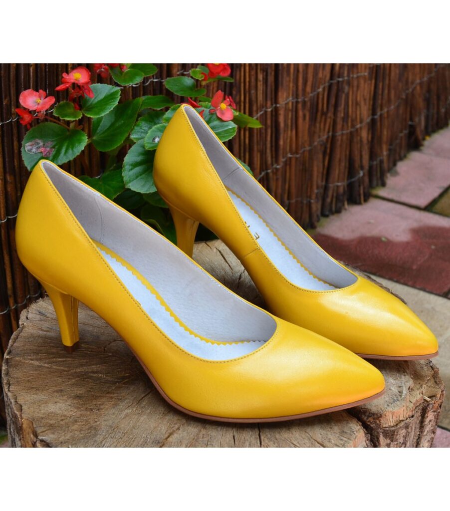 Pantofi galbeni cu toc mic stiletto